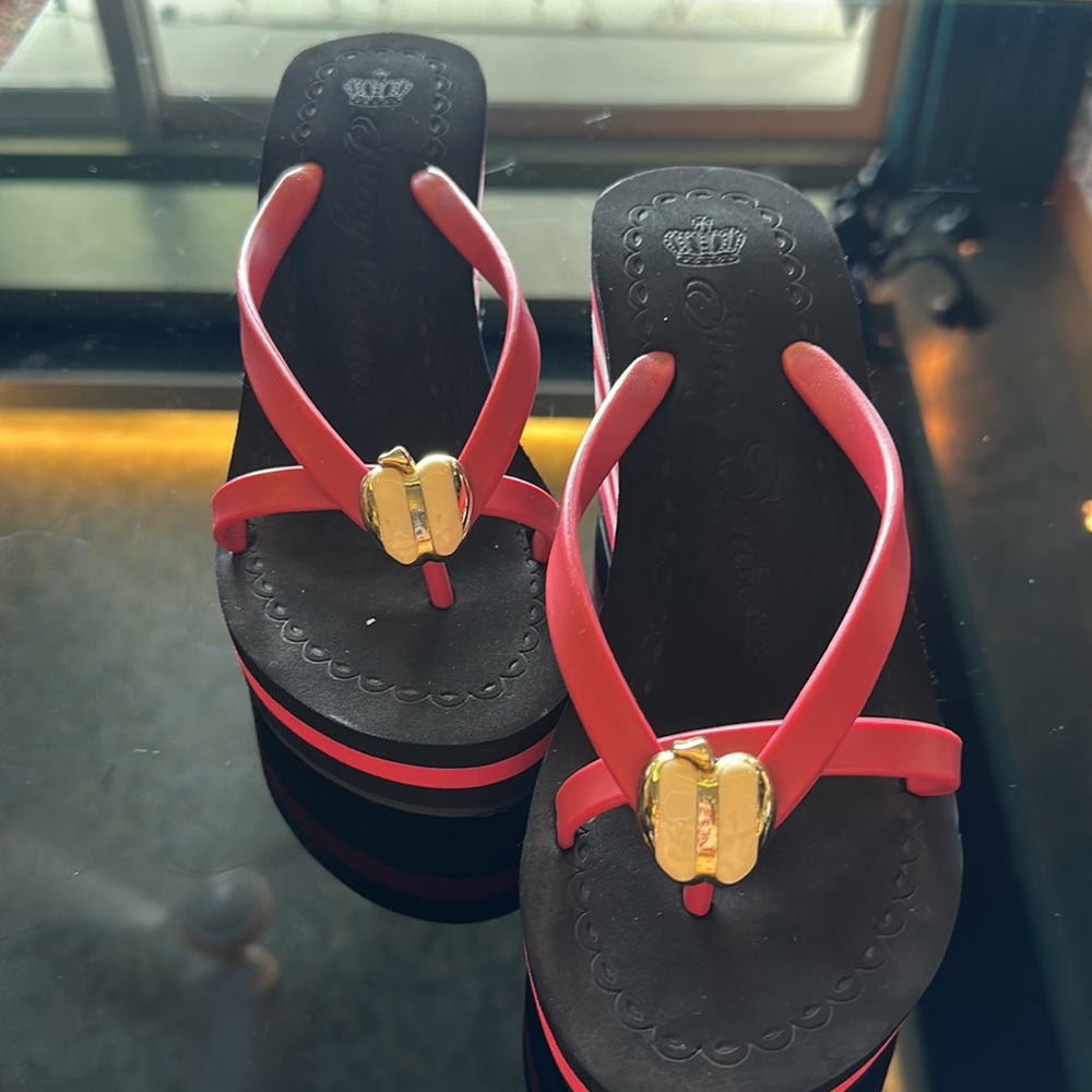 NWOT Authentic Juicy Couture Wedge Heel sandals in a cheery Black , Red & white - Picture 3 of 17